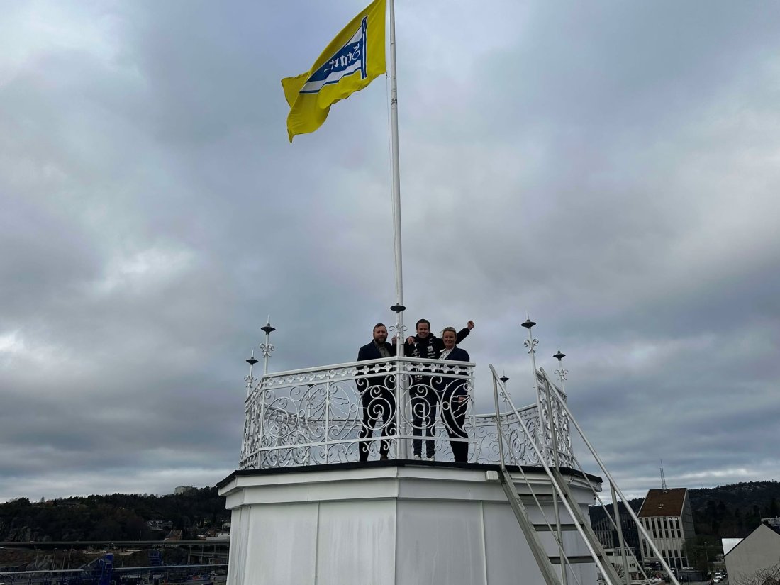 Flagget ble heist til topps på Clarion Hotel Ernst for det nye samarbeidet!